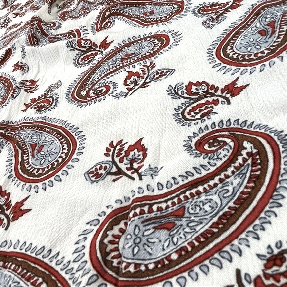Antilia Femme size large cream red blue paisley 3/4 sleeve top deep Vneck EUC - Picture 9 of 13